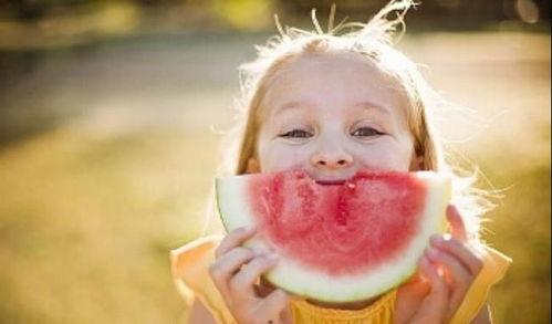 孩子吃瓜后嗓子,吃瓜后的嗓子奇遇记