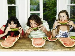 吃瓜抢婚,一场别开生面的爱情争夺战