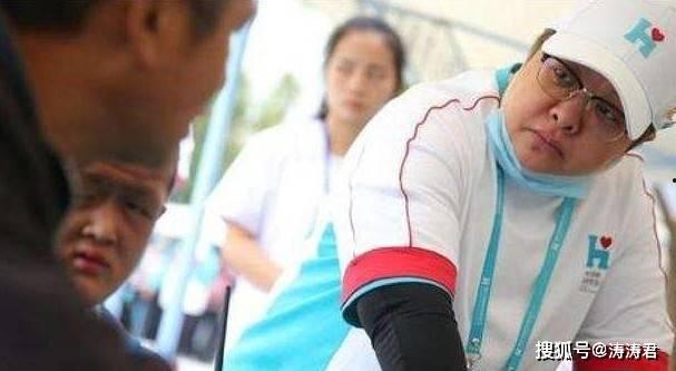 众人吃瓜场面,一场全民参与的娱乐狂欢